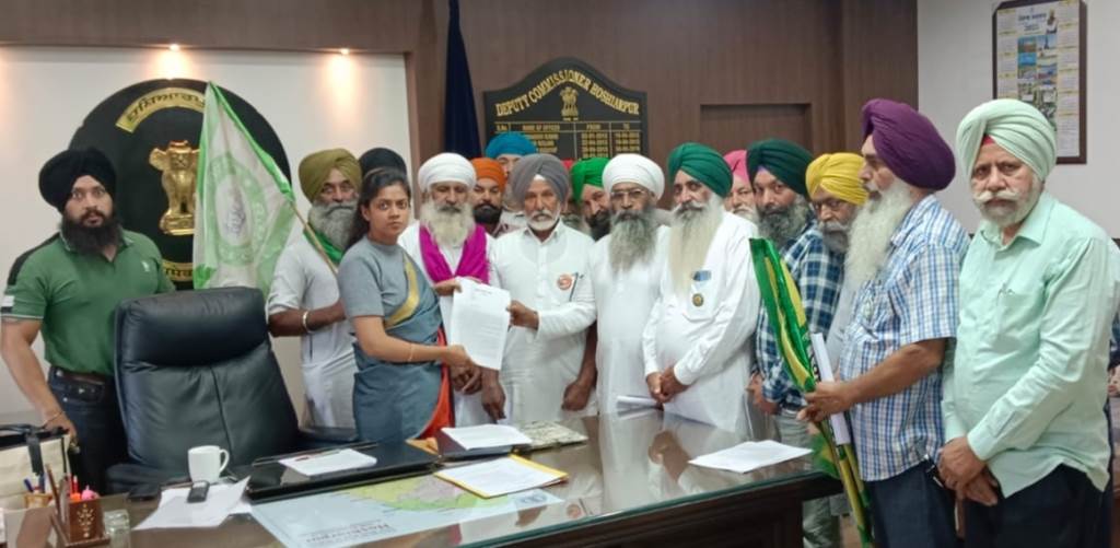 SKM sent a memorandum to the Central Government and the Chief Minister of Punjab through the Deputy Commissioner Hoshiarpur